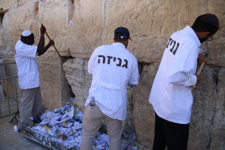 Rosh Hashanah 2019  Clearing the Notes from the Western Wall